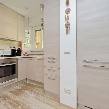 1br Flat With Balcony *