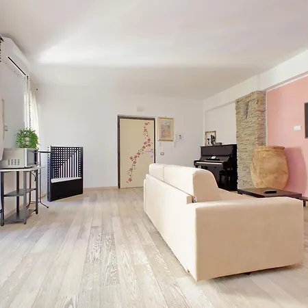 1br Flat With Balcony * Rome