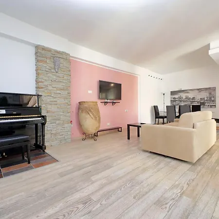1br Flat With Balcony