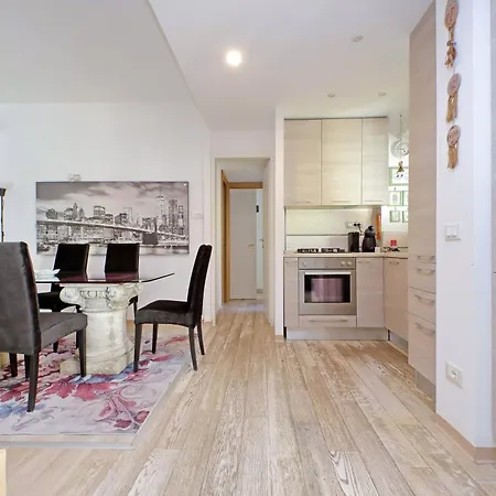 1br Flat With Balcony Daire *